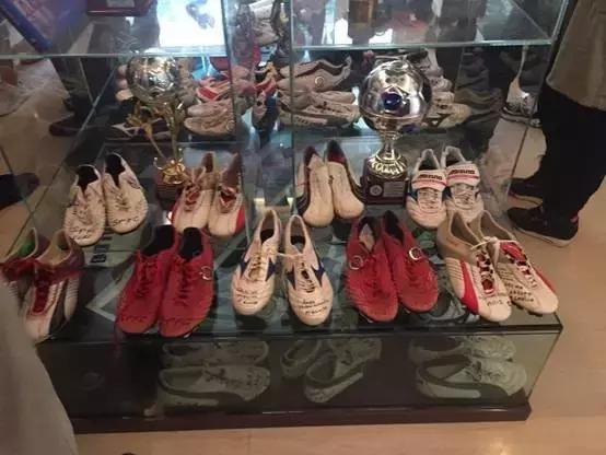 世界杯足球先生倒挂金钩里瓦尔多,想不到你是这样的人原版