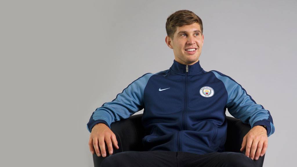 英超首轮压轴大戏,曼城发布新赛季主场球衣