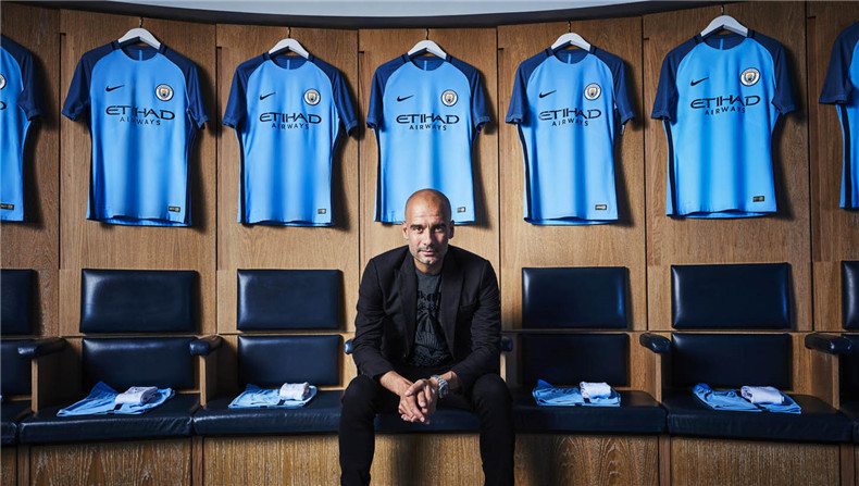 英超首轮压轴大戏,曼城发布新赛季主场球衣