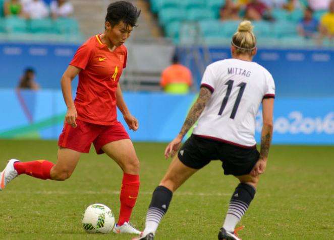 太感动！门柱阻挡了中国女足的脚步，却阻挡不了她们的风采