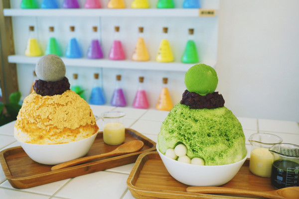 一整面彩虹烧杯墙！隐身巷弄的桃园人气咖啡厅