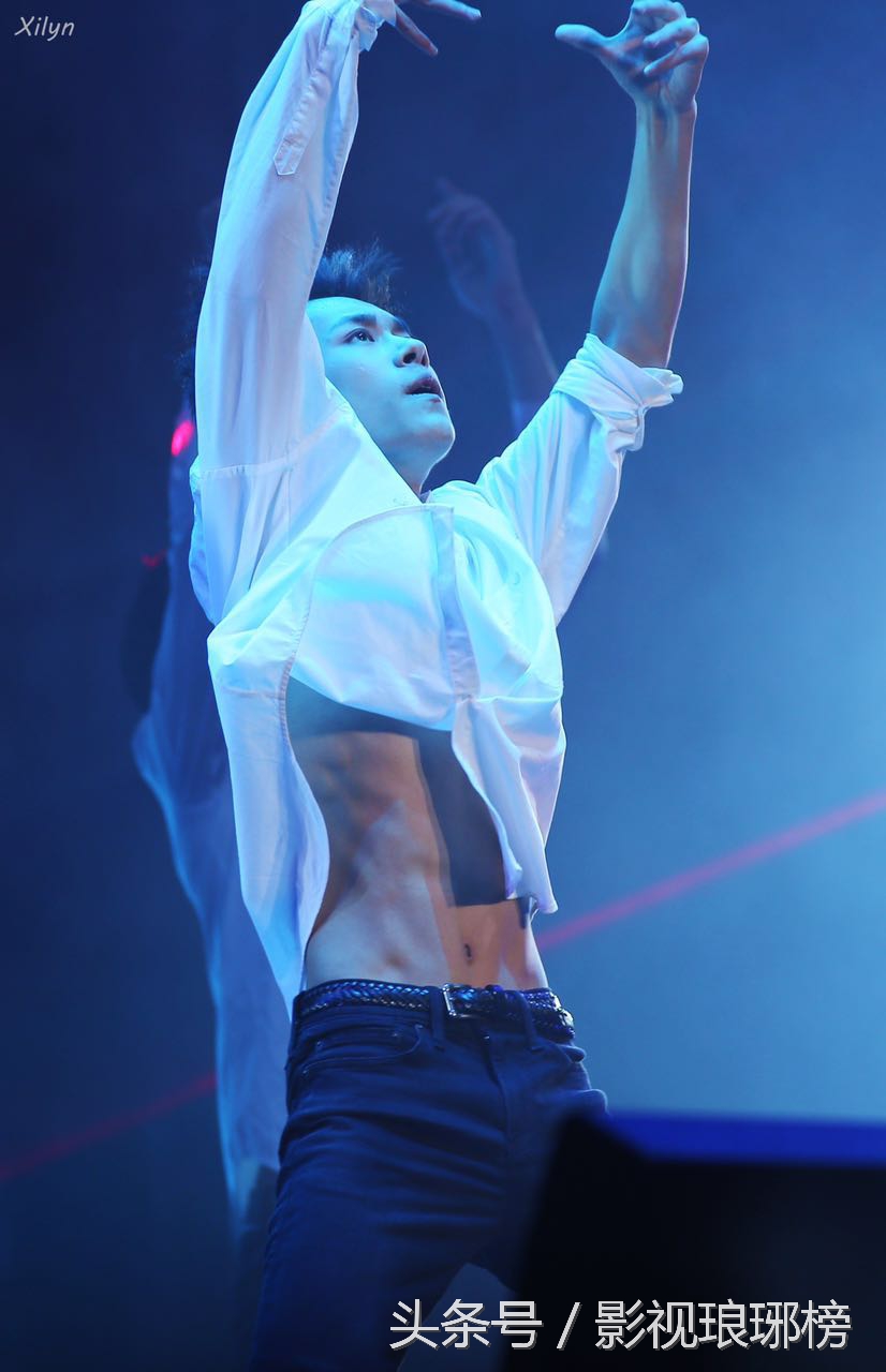 鹿晗张艺兴甜蜜瞬间,鹿晗张艺兴耍小动作