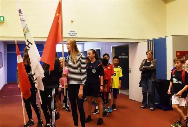 又一个世界冠军诞生！这回不在巴西，在丹麦，还是一群鄞州小学生