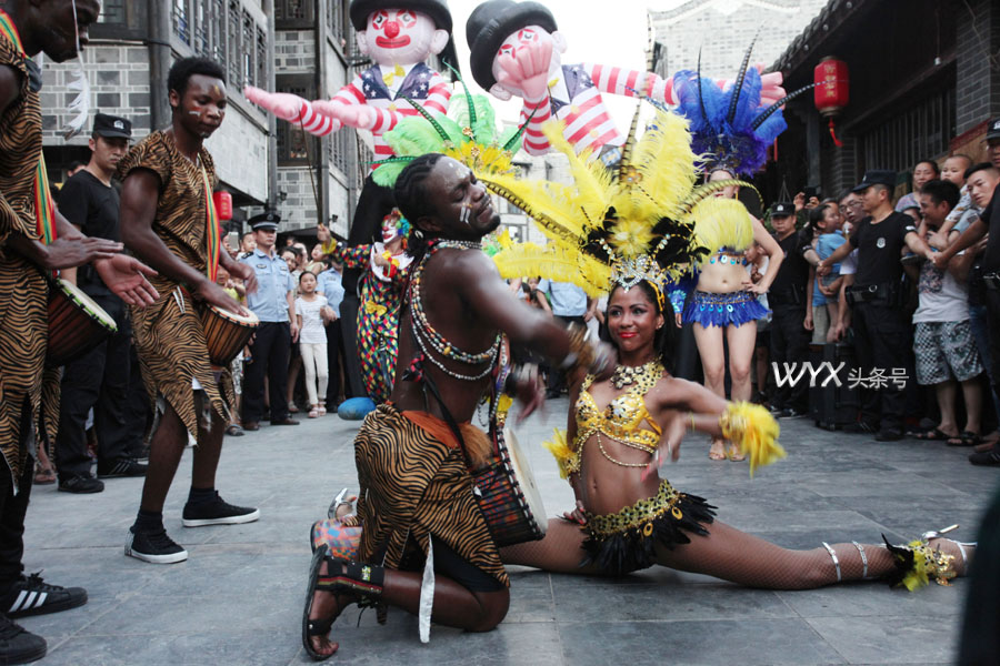 这个夏天巴西激情桑巴火了连山城小镇都是火辣辣的巴西女郎