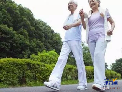 足球和羽毛球哪个容易伤膝盖,羽毛球肩关节损伤图解