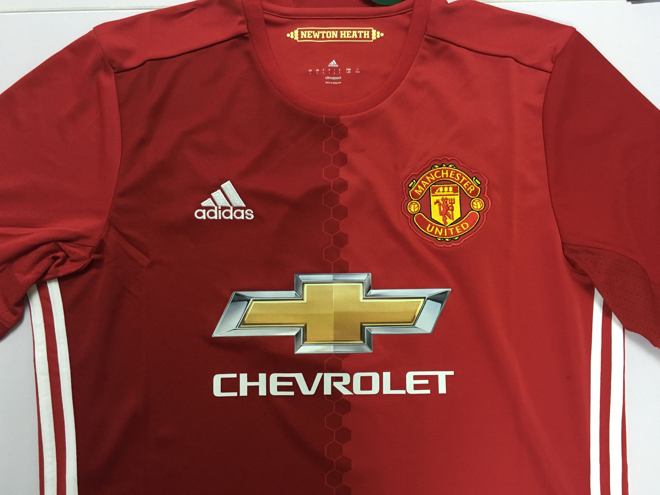 曼联16-17赛季,曼联2021球衣球员版和球迷版区别