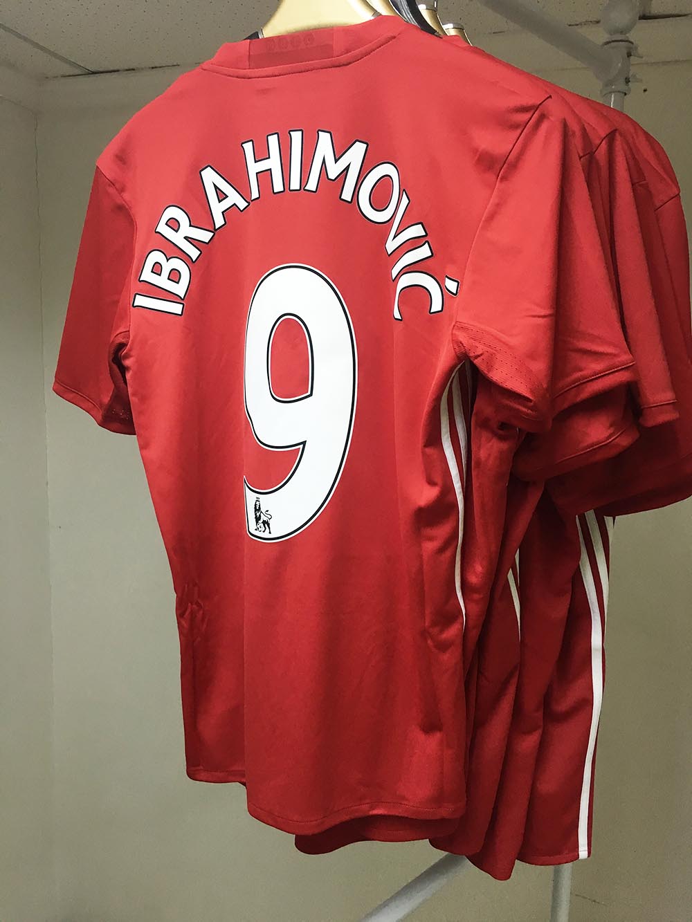 超爆款!曼联“上帝”伊布联赛/杯赛印号评测+英超真假臂章区别