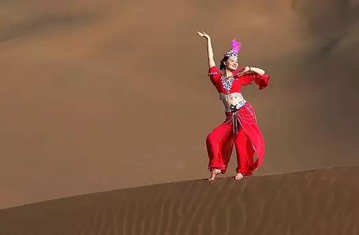 楼兰姑娘玫瑰玫瑰,楼兰姑娘合拍