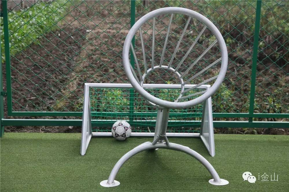 造吗金山竟然藏着一个足球公园，准备好你的洪荒之力来探秘吧