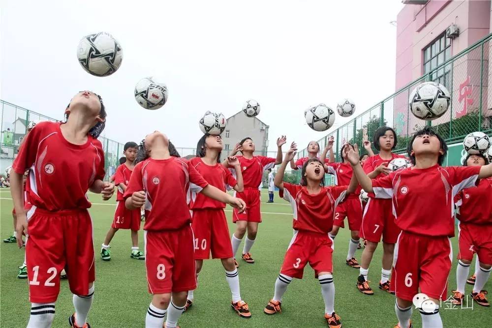 造吗金山竟然藏着一个足球公园，准备好你的洪荒之力来探秘吧