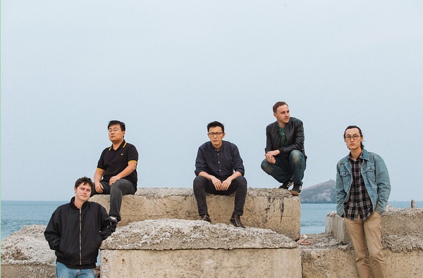 豆瓣乐评:于电光幻影中活在当下