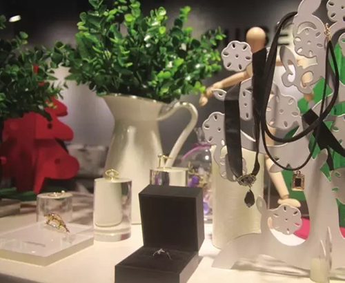 重庆个性潮店其实很多 分分钟秒杀网购代购