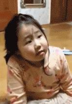 别人都光着，这货穿了个裤衩，嗯，一定是搓澡的！