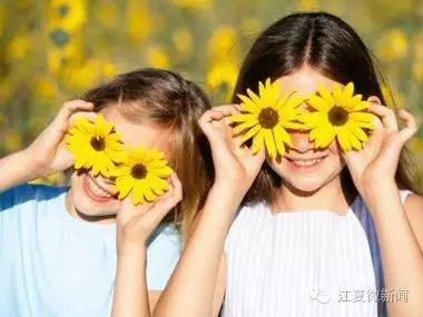 一张*证假**5部手机,打工妹摇身变成“女军官”...