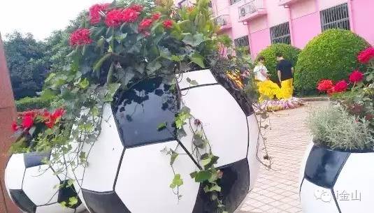 造吗金山竟然藏着一个足球公园，准备好你的洪荒之力来探秘吧