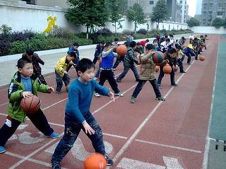 原来控球是这么练出来的,运球的各种动作怎么结合到实战