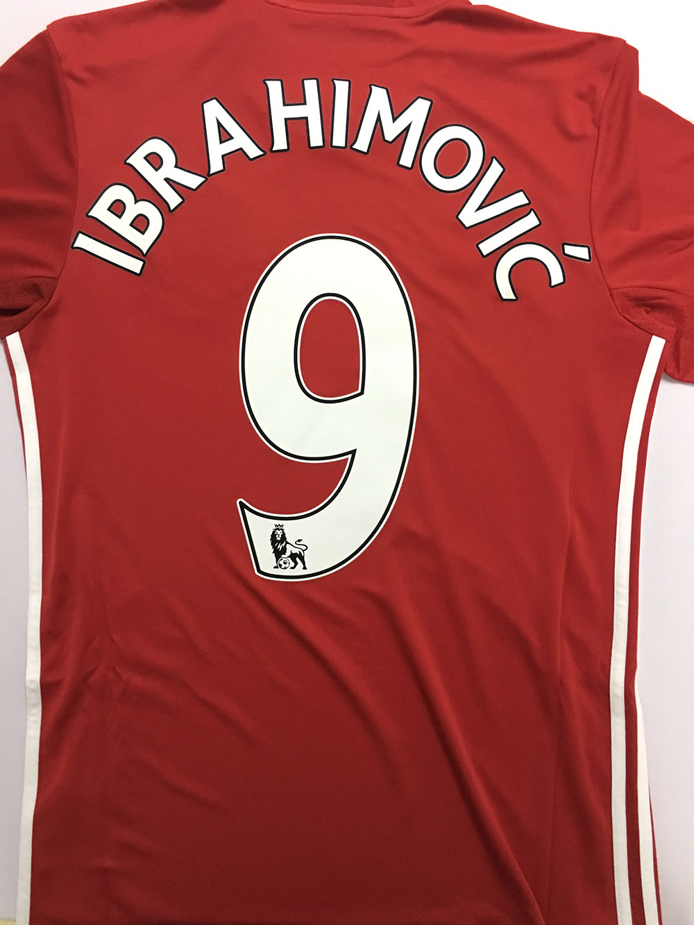 超爆款!曼联“上帝”伊布联赛/杯赛印号评测+英超真假臂章区别