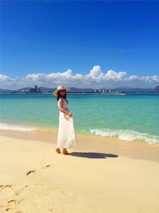 三亚旅行结婚纪念日,小两口结婚纪念日在家过二人世界