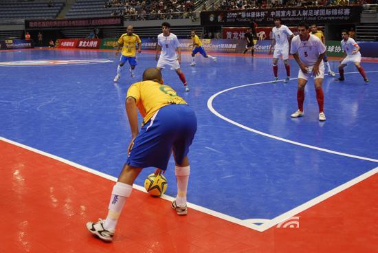 五人制无球跑位技巧,五人制大点球怎么踢