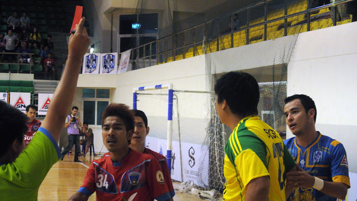 五人制无球跑位技巧,五人制大点球怎么踢