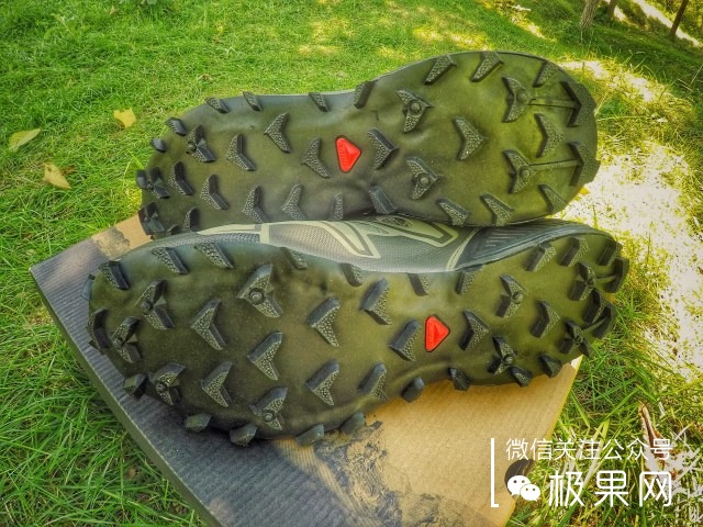 如何选择一双越野跑鞋,越野跑穿的跑鞋