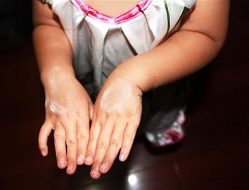 成人爽身粉含硼酸千万别给宝宝用