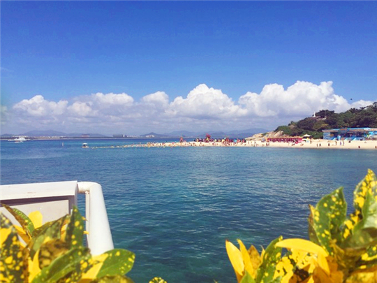 三亚旅行结婚纪念日,小两口结婚纪念日在家过二人世界