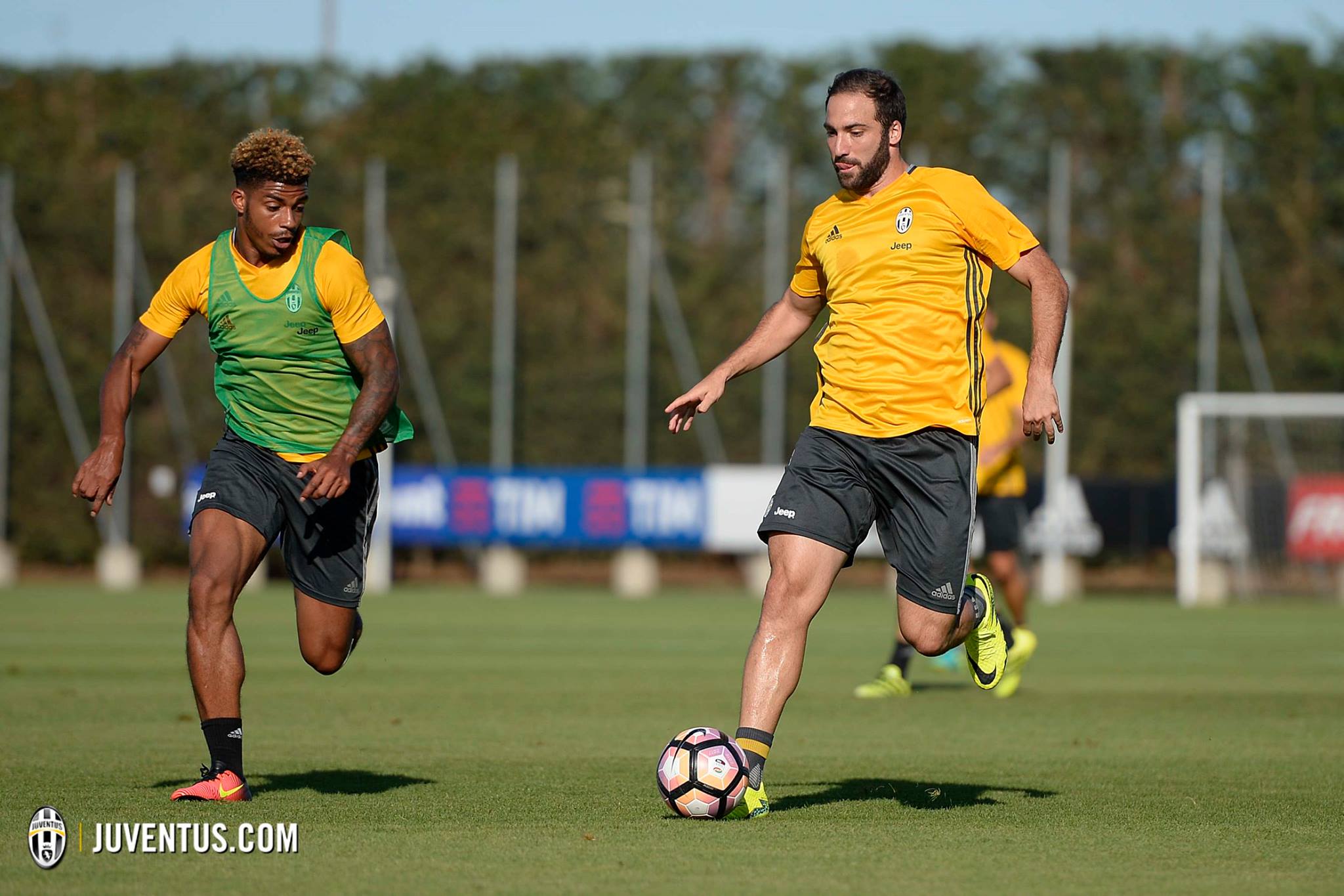 adizero路跑赛,adizero顶尖跑鞋