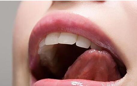 舌头别舔这里，小动作却会诱发大疾病！