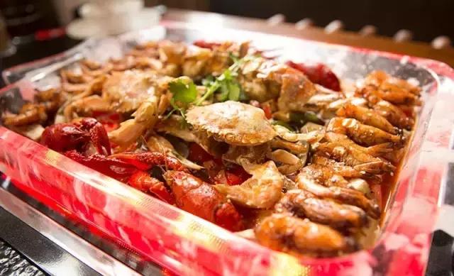 奇葩！泉州这家餐厅竟开在3D电影院里！招牌菜是西瓜皮！