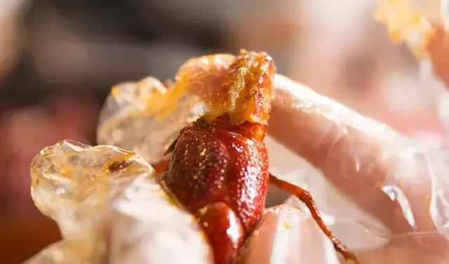 奇葩！泉州这家餐厅竟开在3D电影院里！招牌菜是西瓜皮！