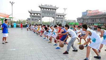 原来控球是这么练出来的,运球的各种动作怎么结合到实战