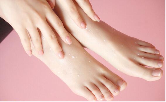 手掌起皮是什么原因造成的,手掌起皮什么原因怎么办