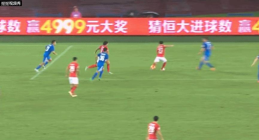 恒大点球几个,裁判给主队两个点球