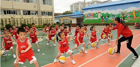 原来控球是这么练出来的,运球的各种动作怎么结合到实战