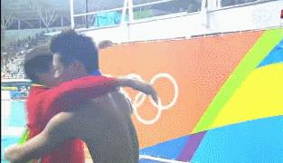 中国军团秀恩爱：被秦凯带坏，现激吻，95后撒狗粮