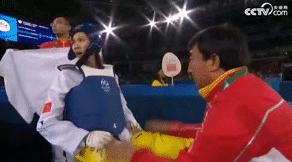 中国军团秀恩爱：被秦凯带坏，现激吻，95后撒狗粮