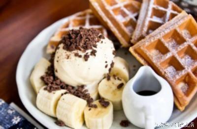 30多还长痘是咋回事,30多岁女人脸上还长痘是什么原因