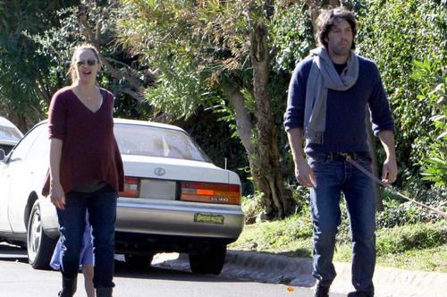 爱狗人与打狗队发生打架,爱狗与虐狗