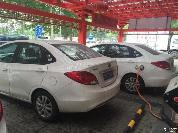 体验江淮iEV5和北京电动汽车分时租赁