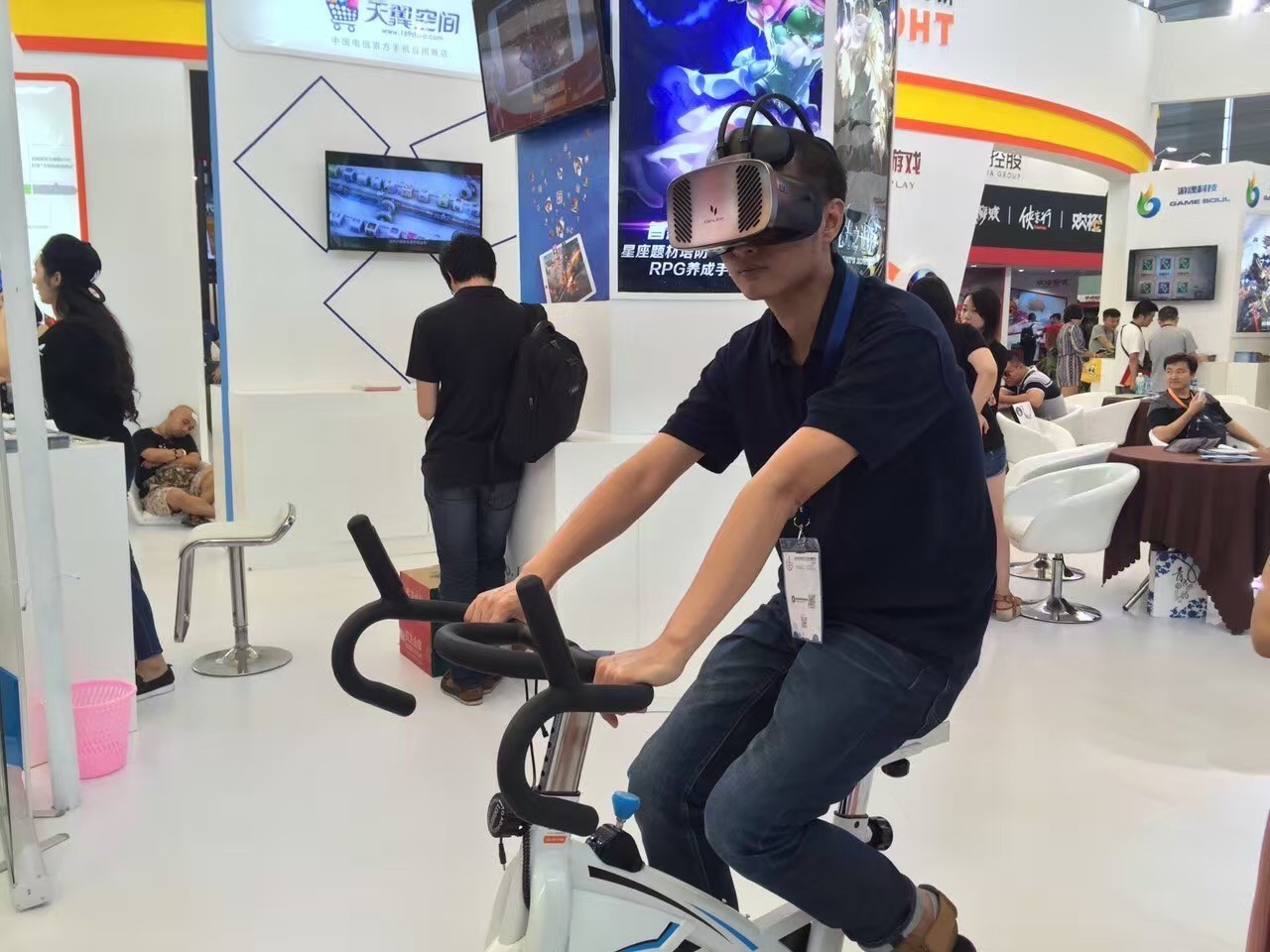 cj展会,展会现场vr游戏