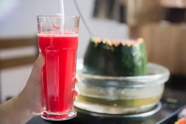 奇葩！泉州这家餐厅竟开在3D电影院里！招牌菜是西瓜皮！