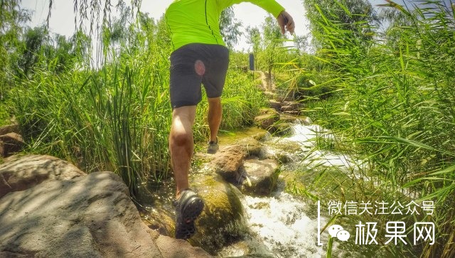 如何选择一双越野跑鞋,越野跑穿的跑鞋