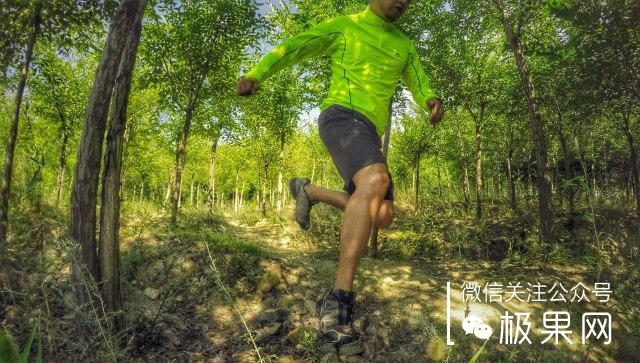 如何选择一双越野跑鞋,越野跑穿的跑鞋