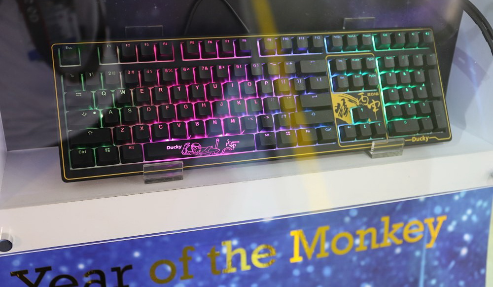 别管多少钱先拿来看看，今年要烧钱的猴年版装备