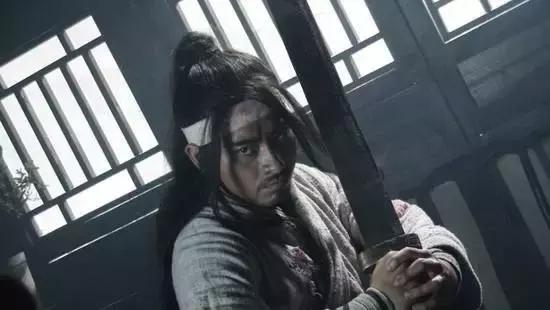 是时候让妹子们看看足球冷静一下了