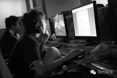 扬州一大学生沉迷网络，一周后网吧找到他，已患上精神病
