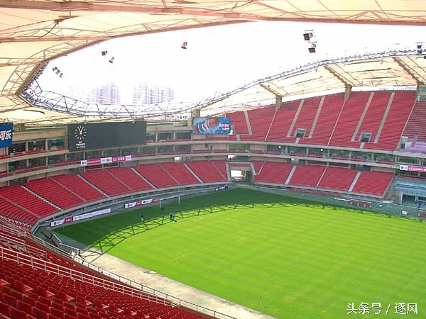 中国足球怎么发展？专业的球场只有可怜的五座！