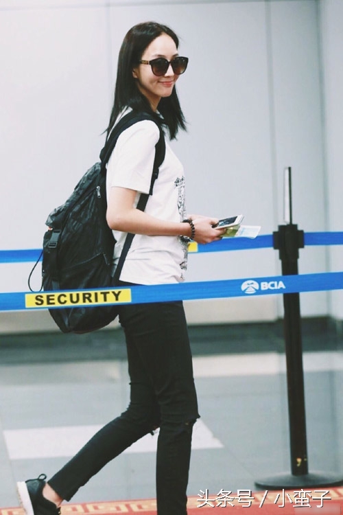 女星最新机场街拍 杨幂甩了郑爽N条街