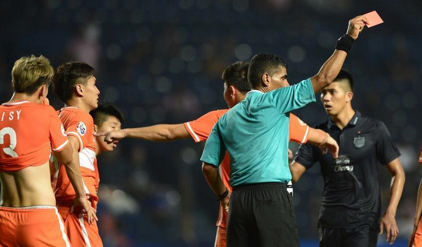 3个月在亚冠吃2张红牌，曾经国青队长还会得到马加特信任吗？
